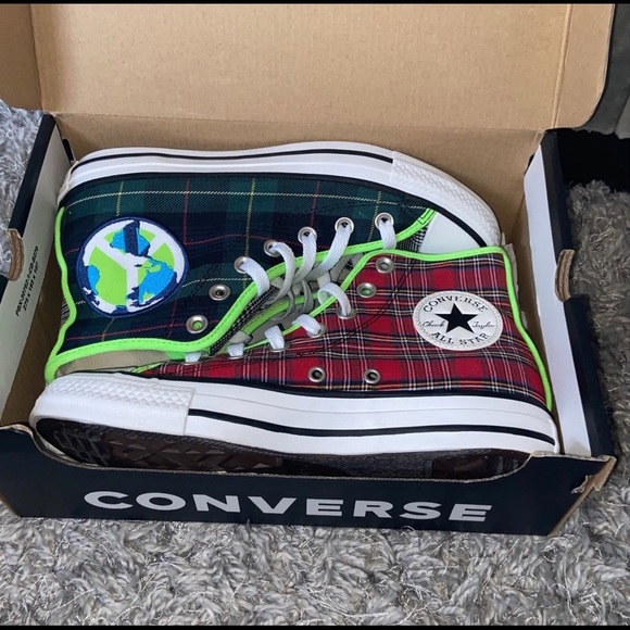 Peace On Earth Converse - Picture 4 of 5